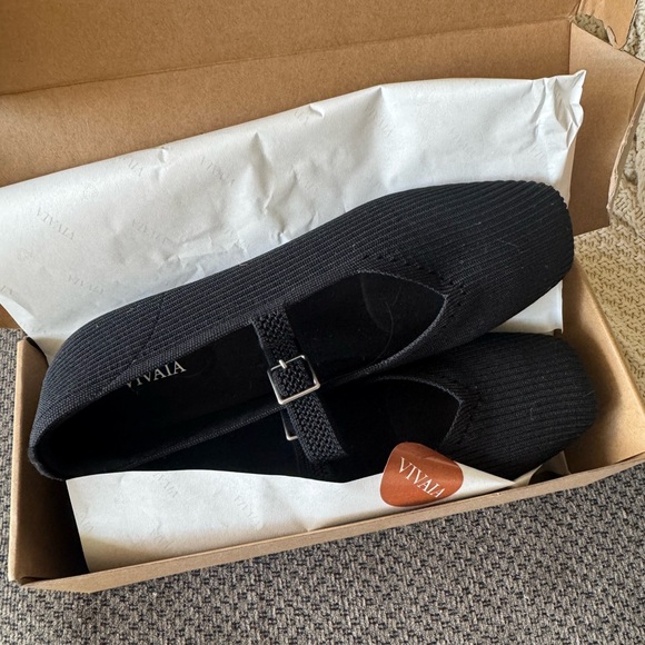 Black Vivaia Flats - Picture 1 of 4
